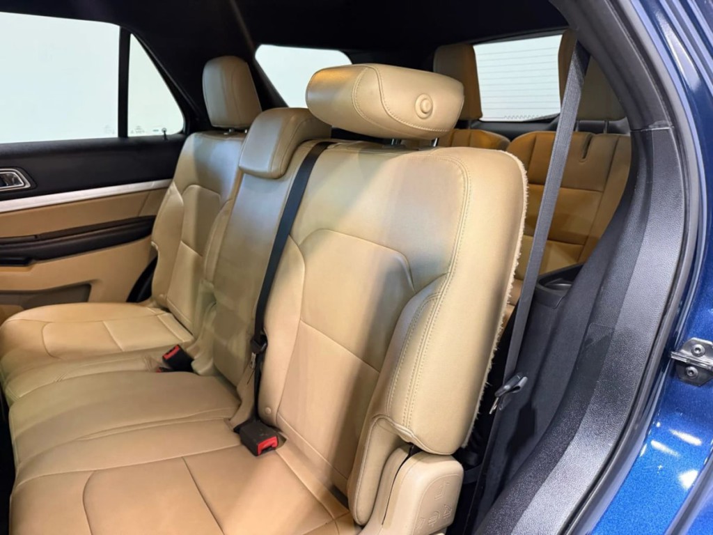 2016 Ford Explorer Image 25