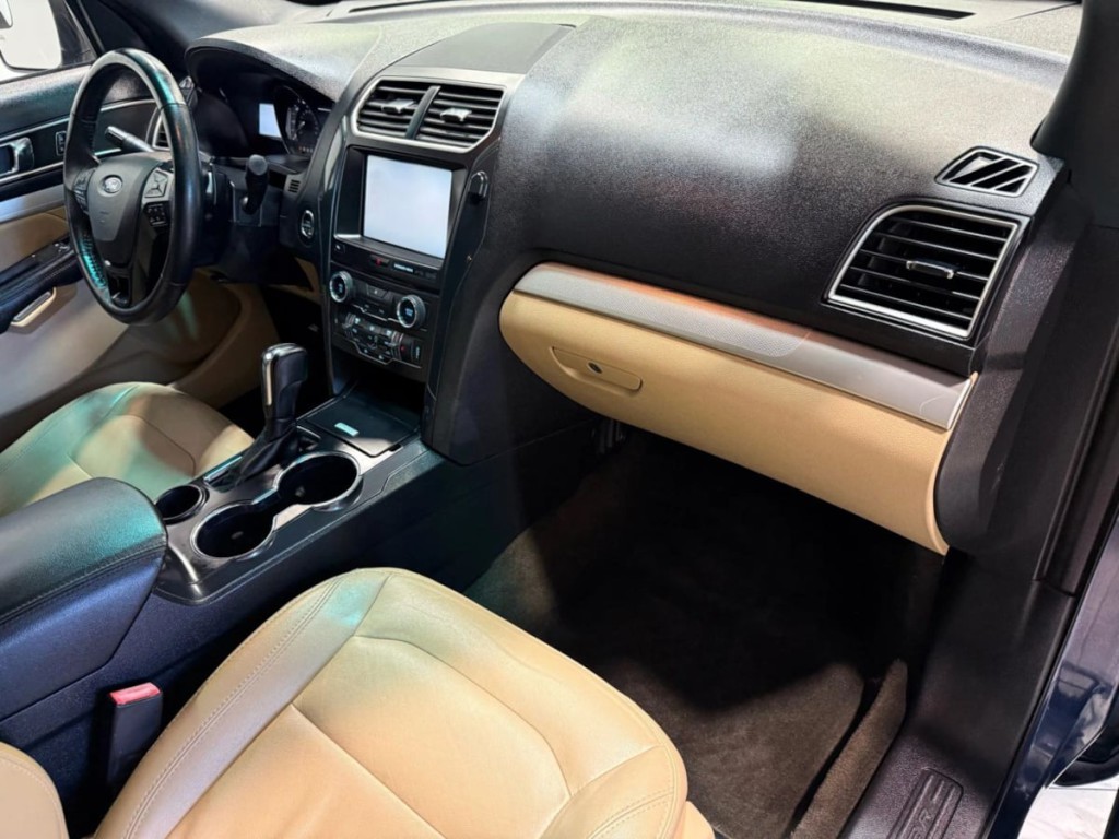 2016 Ford Explorer Image 28