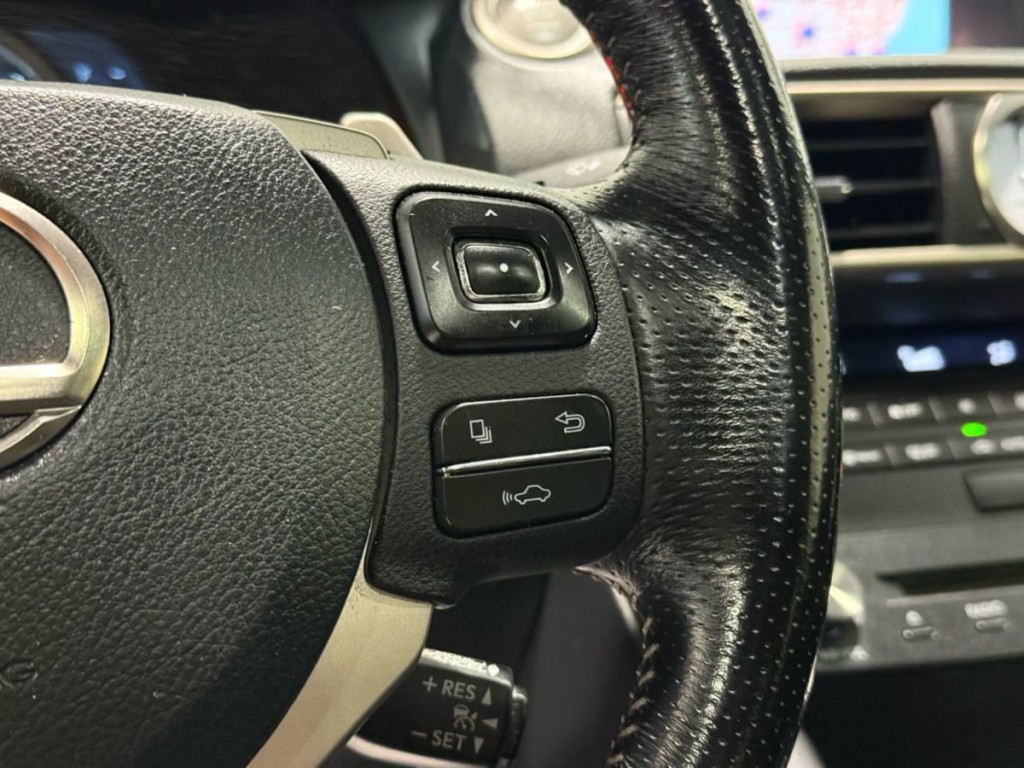 2017 Lexus RC 300 Image 17
