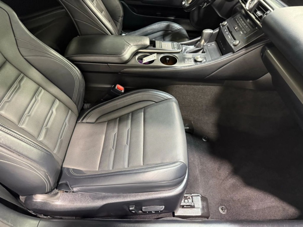 2017 Lexus RC 300 Image 30