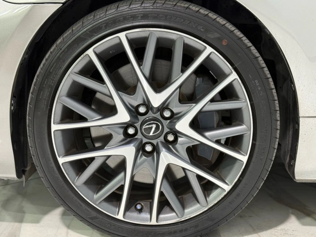2017 Lexus RC 300 Image 34