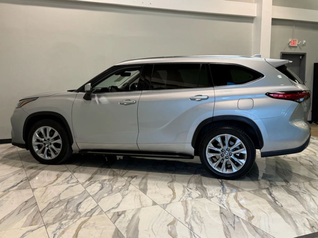 2021 Toyota Highlander Image 9