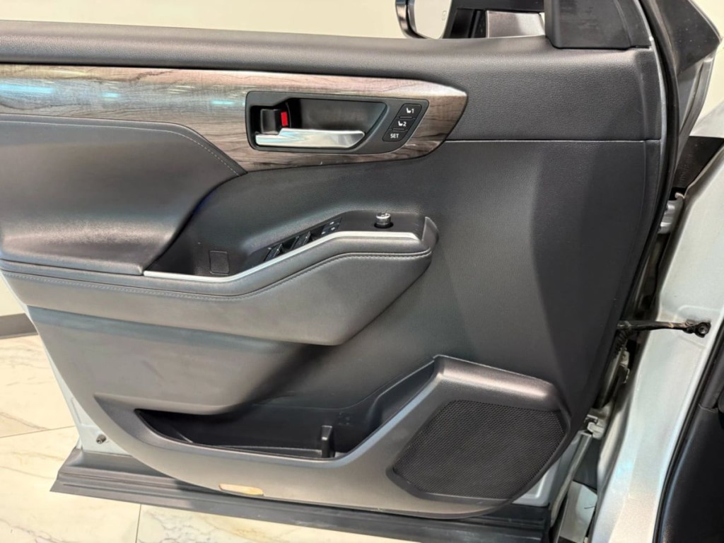 2021 Toyota Highlander Image 12