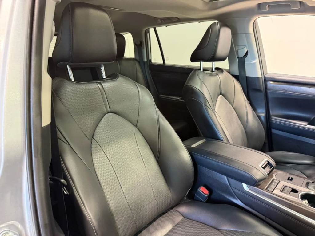 2021 Toyota Highlander Image 31