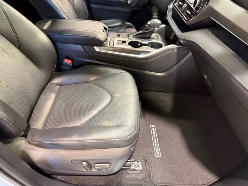 2021 Toyota Highlander Image 32