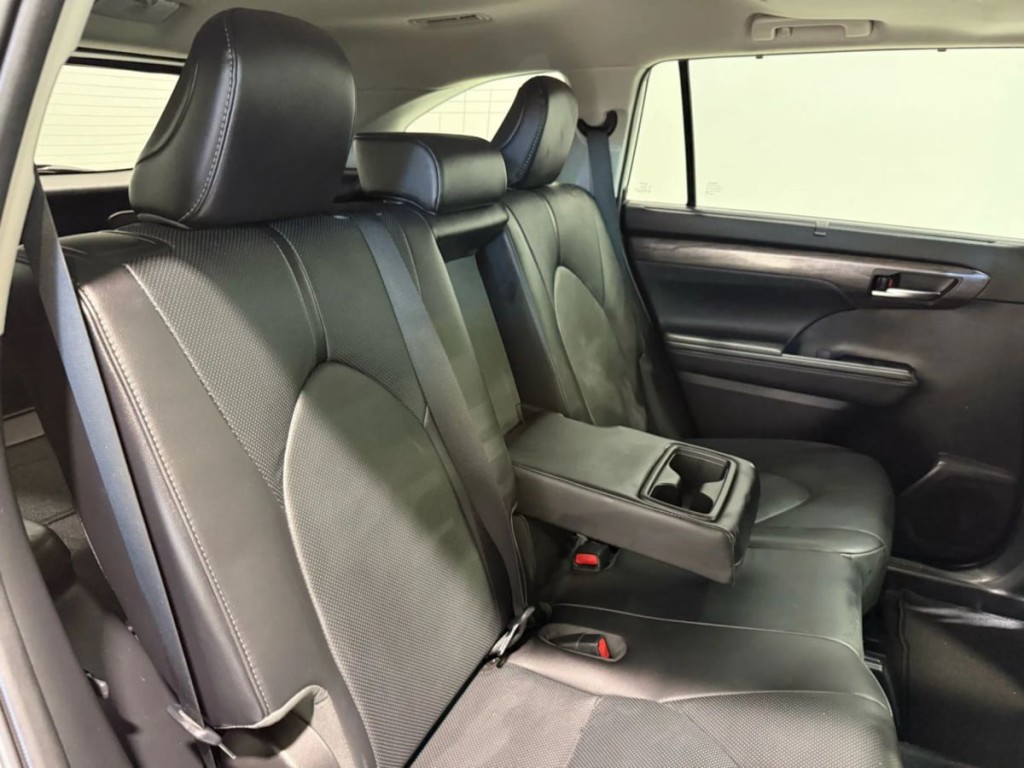 2021 Toyota Highlander Image 34