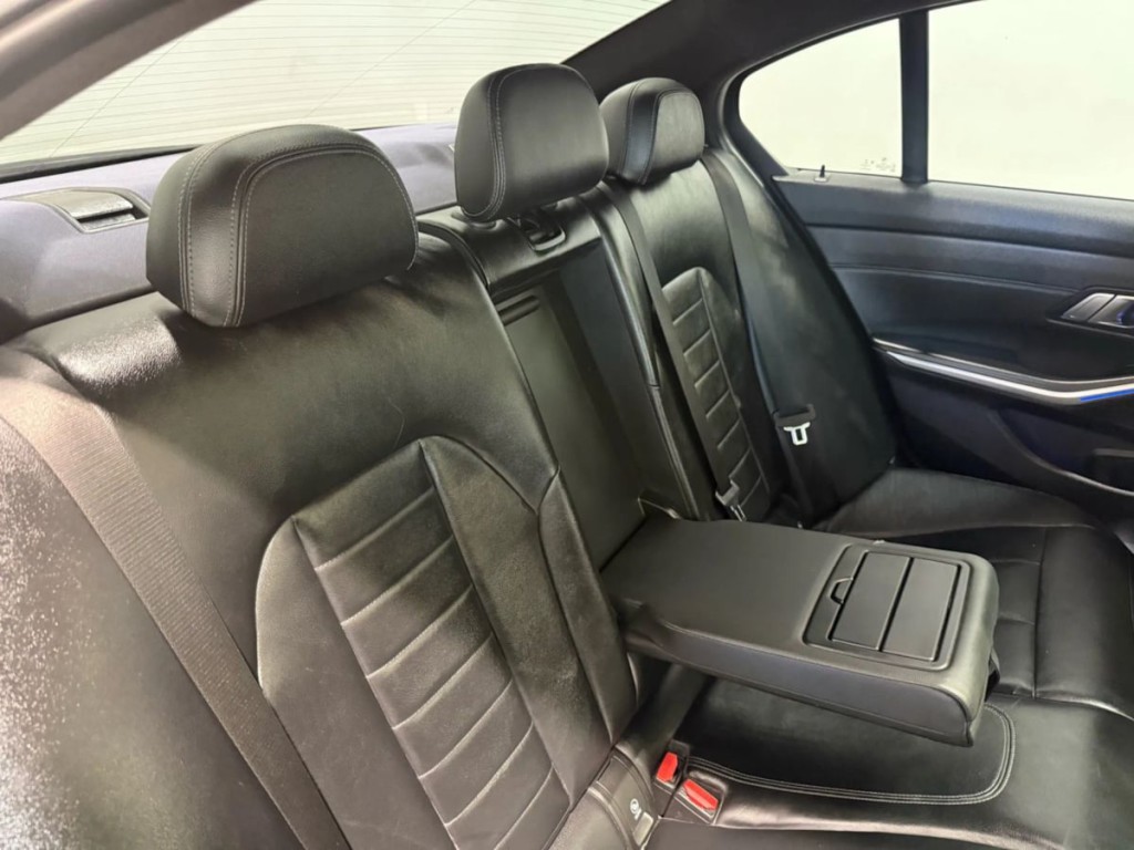2020 BMW 3 Series Image 32