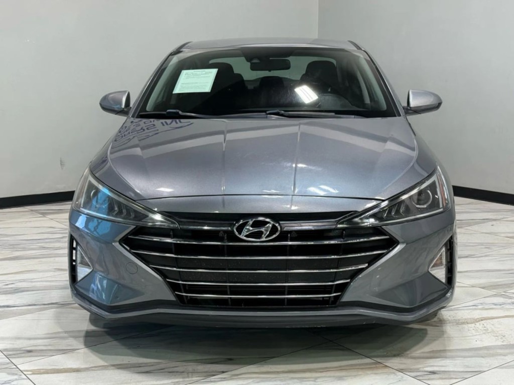 2019 Hyundai Elantra Image 3