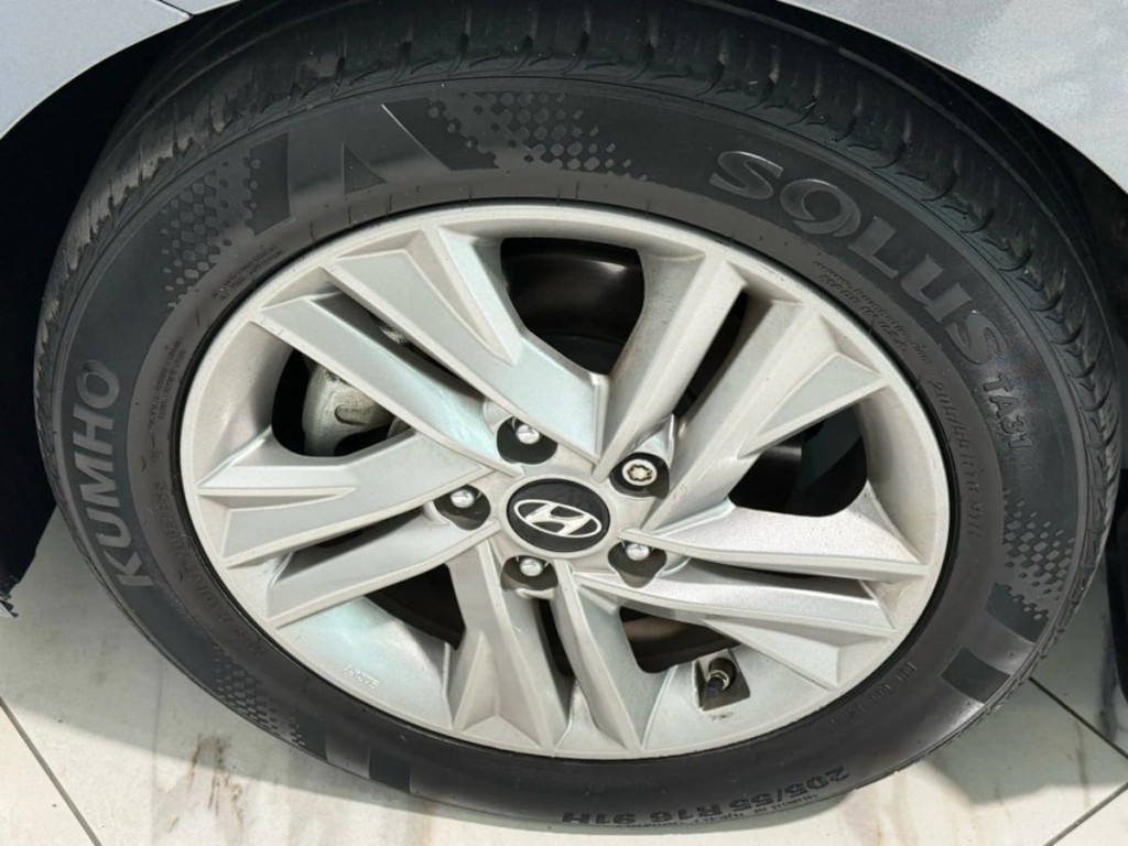 2019 Hyundai Elantra Image 32