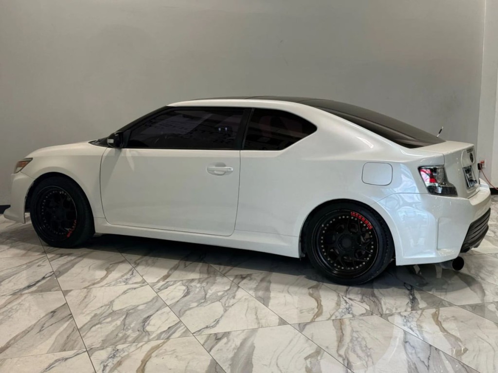 2015 Scion tC Image 9