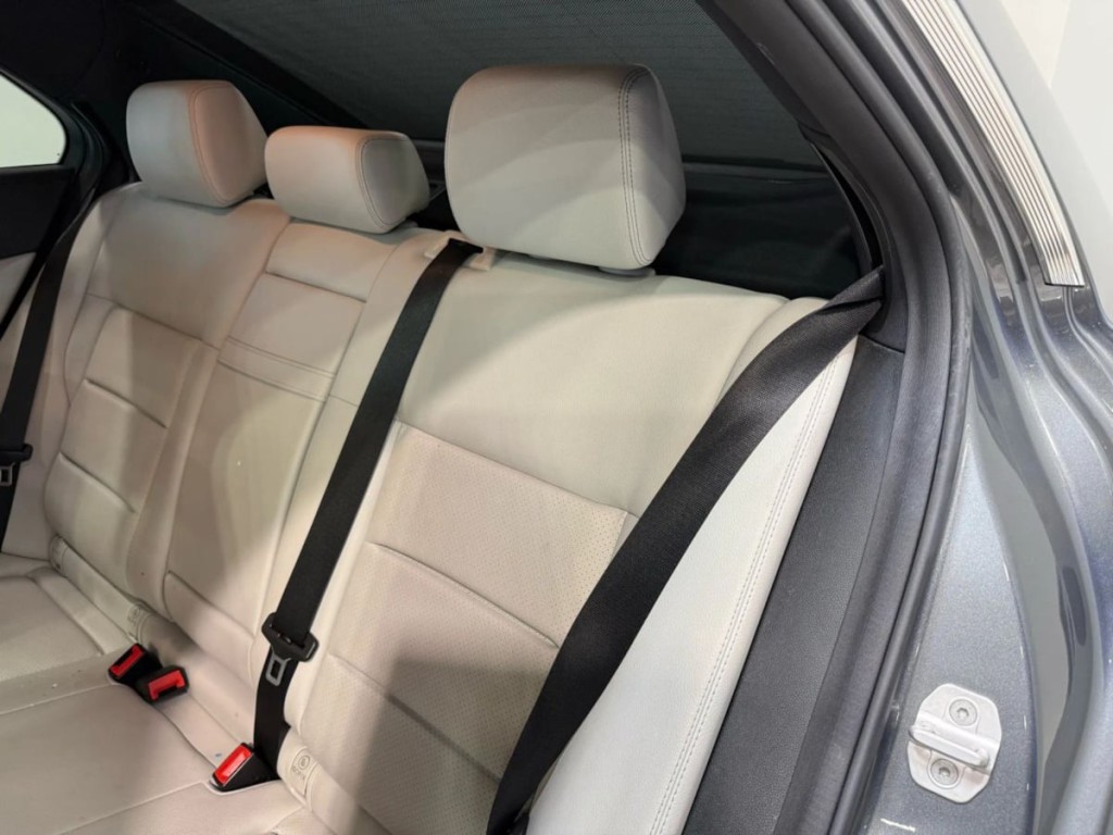 2016 Mercedes-Benz E-Class Image 24