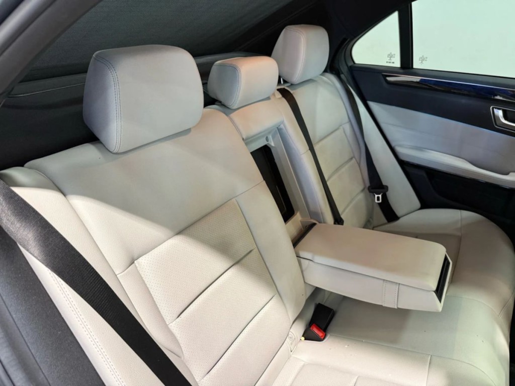 2016 Mercedes-Benz E-Class Image 31
