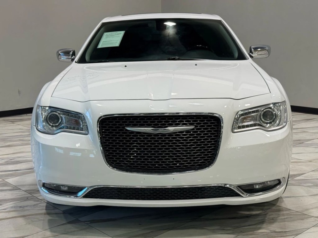 2020 Chrysler 300 Image 3