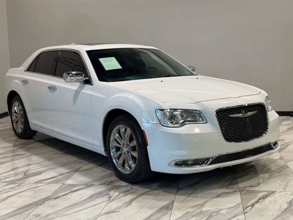 2020 Chrysler 300 Image 4