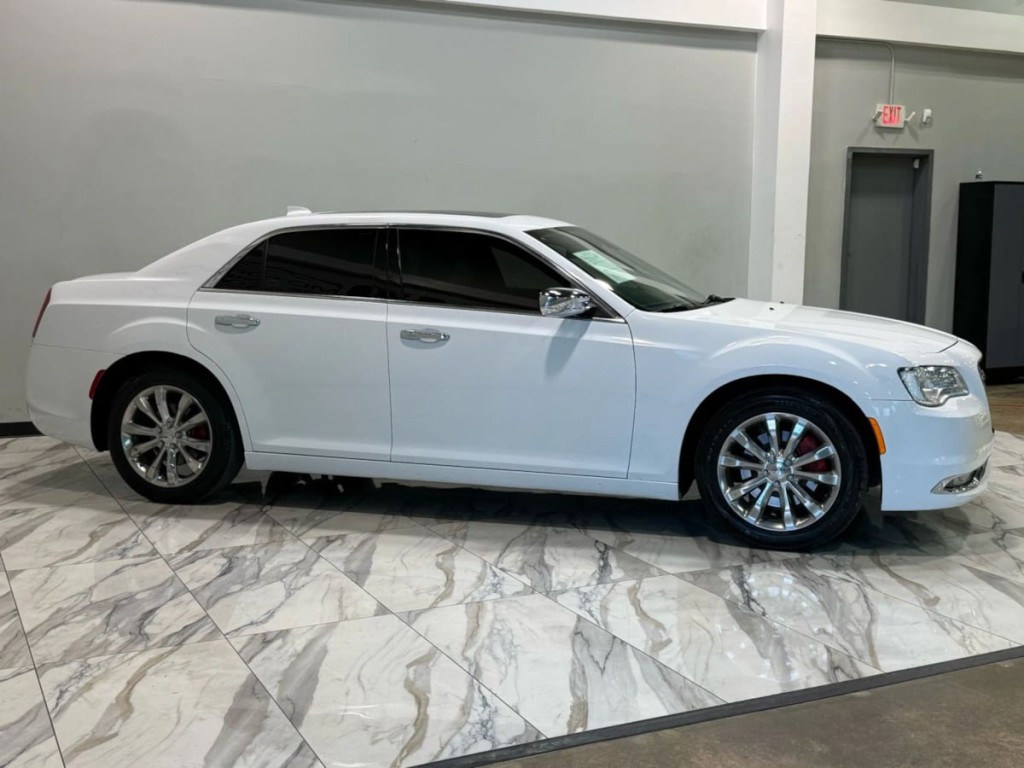 2020 Chrysler 300 Image 5