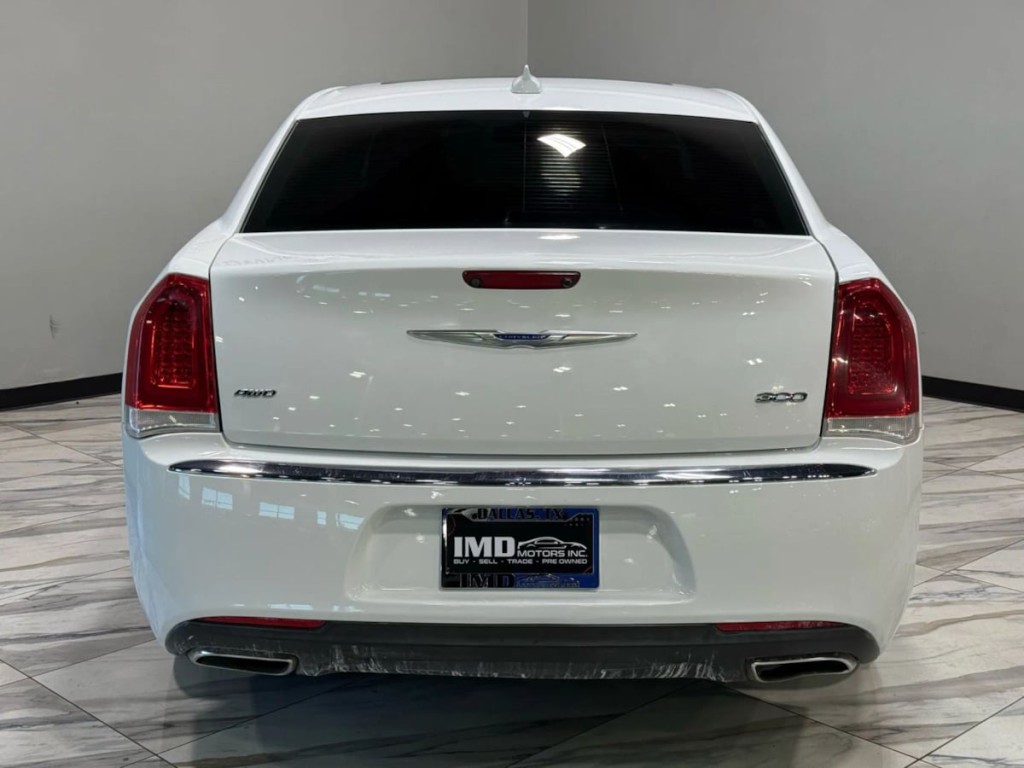 2020 Chrysler 300 Image 7