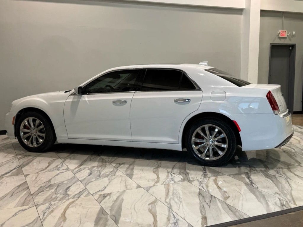 2020 Chrysler 300 Image 9