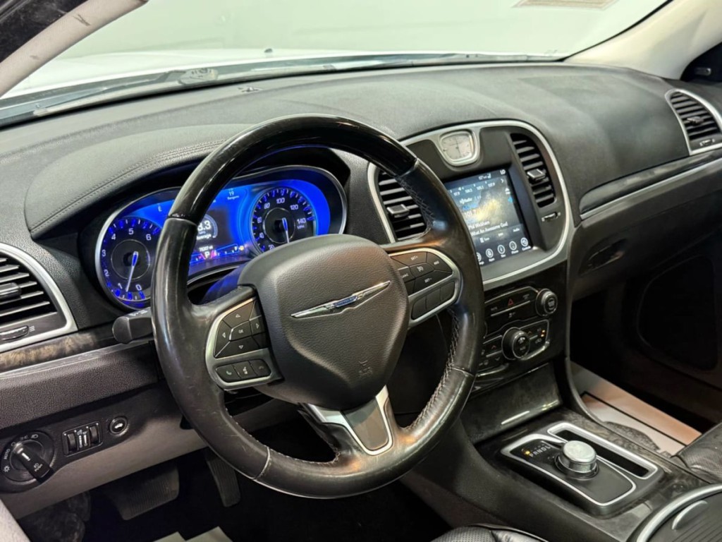 2020 Chrysler 300 Image 12