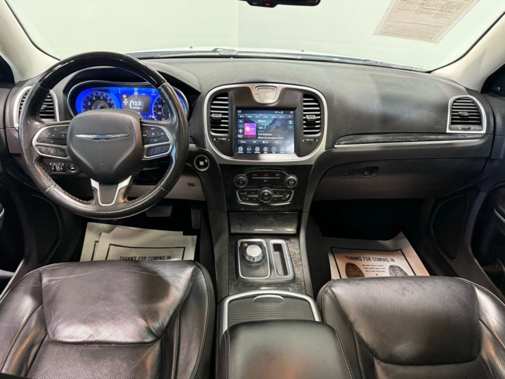 2020 Chrysler 300 Image 13