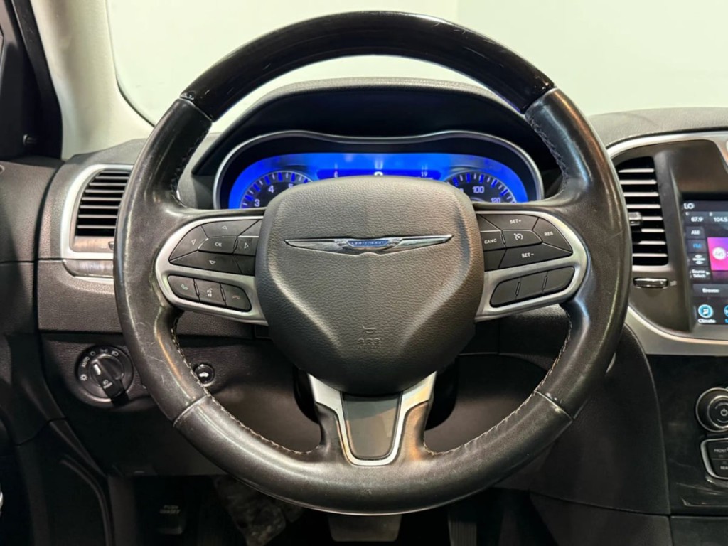 2020 Chrysler 300 Image 14