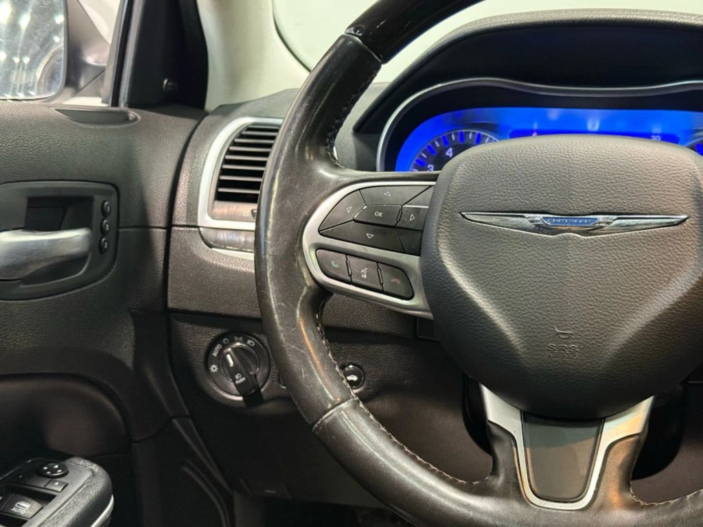 2020 Chrysler 300 Image 15