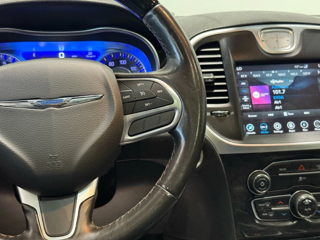 2020 Chrysler 300 Image 16