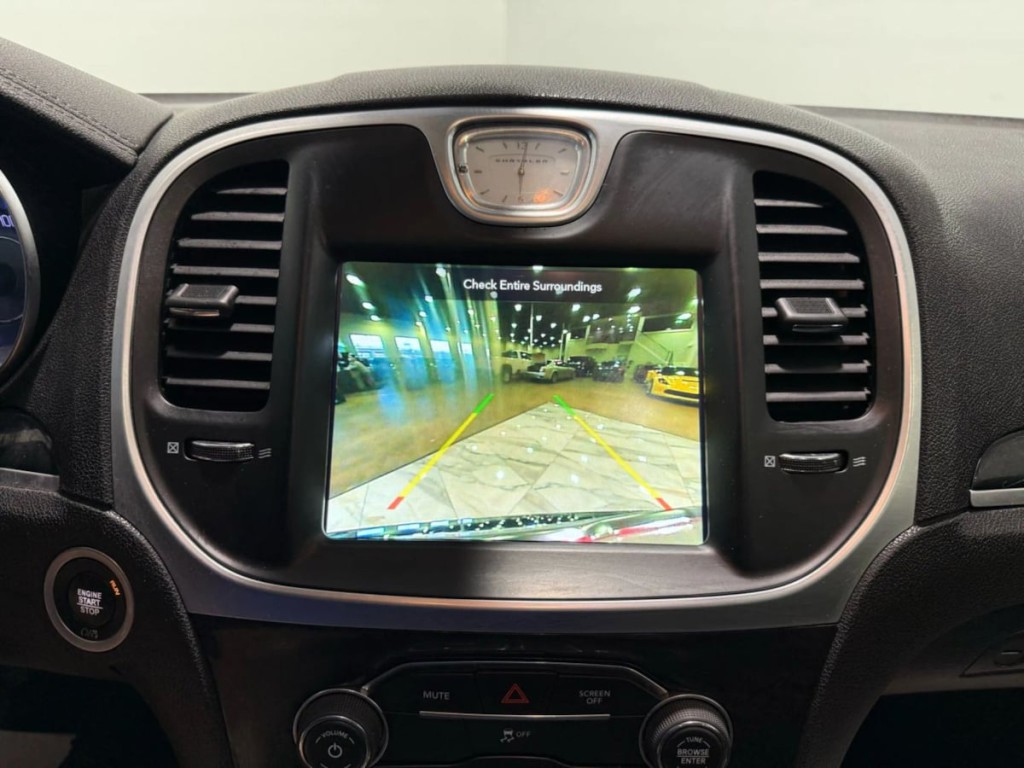 2020 Chrysler 300 Image 19