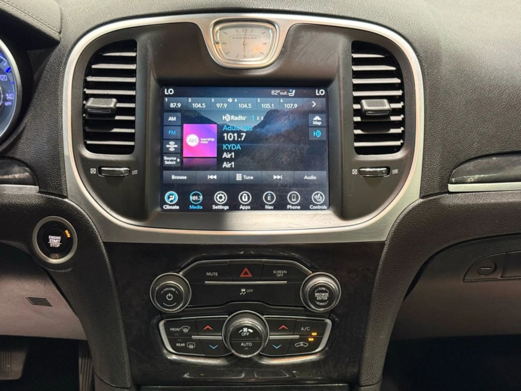 2020 Chrysler 300 Image 20