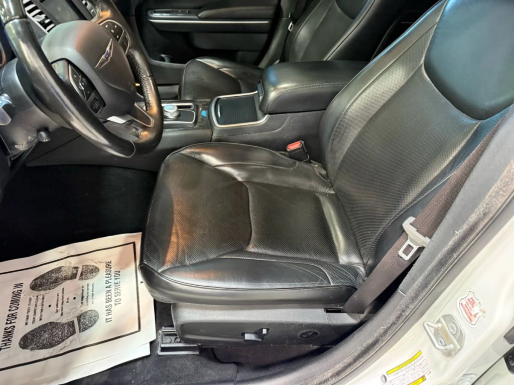2020 Chrysler 300 Image 22