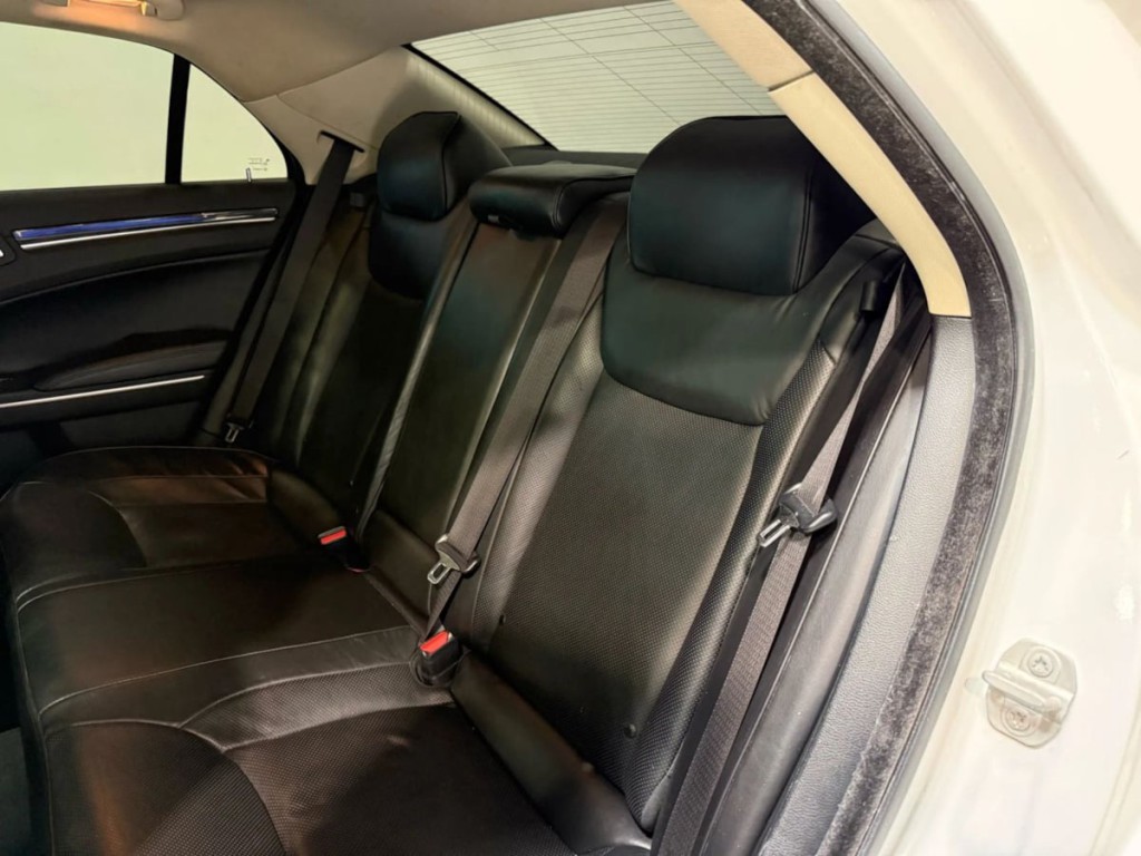 2020 Chrysler 300 Image 23