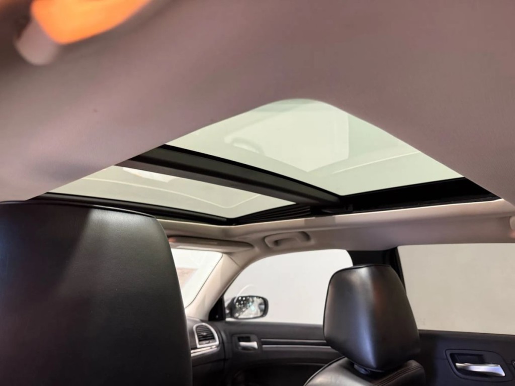 2020 Chrysler 300 Image 25