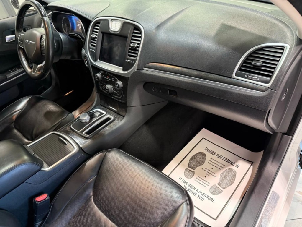 2020 Chrysler 300 Image 26