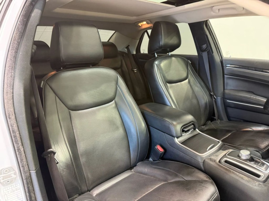 2020 Chrysler 300 Image 27