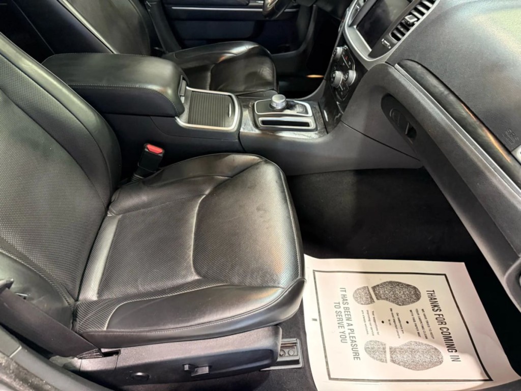 2020 Chrysler 300 Image 28