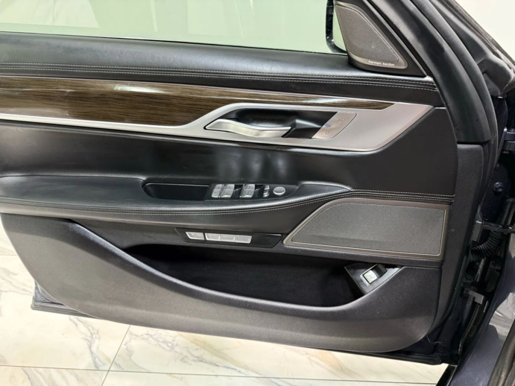 2018 BMW 7 Series Image 12