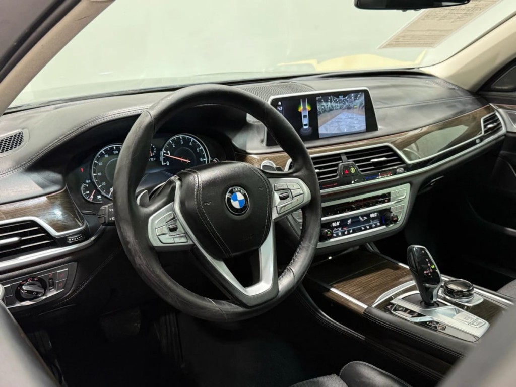 2018 BMW 7 Series Image 14