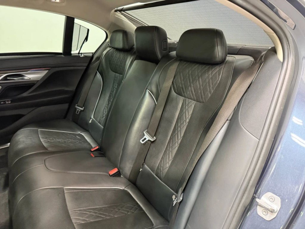 2018 BMW 7 Series Image 24