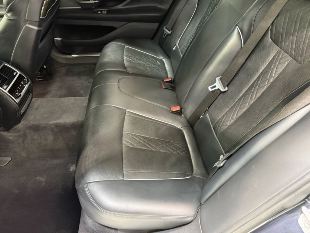 2018 BMW 7 Series Image 25