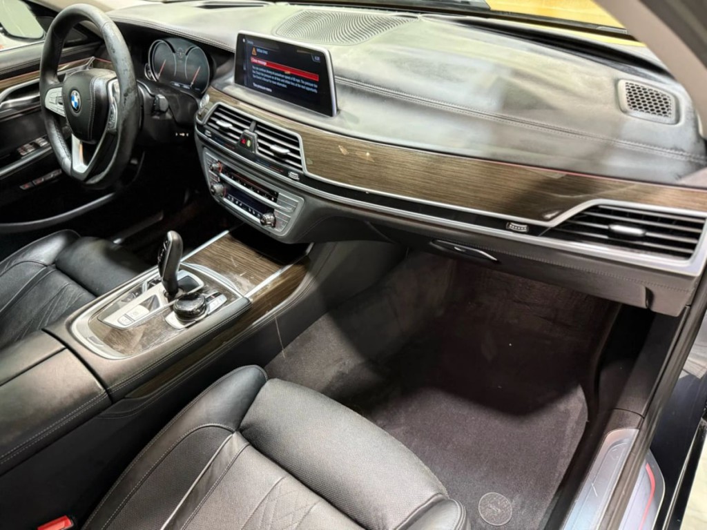 2018 BMW 7 Series Image 26