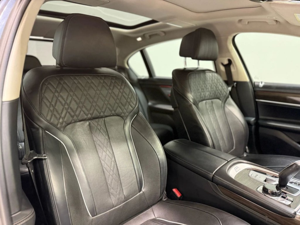 2018 BMW 7 Series Image 27