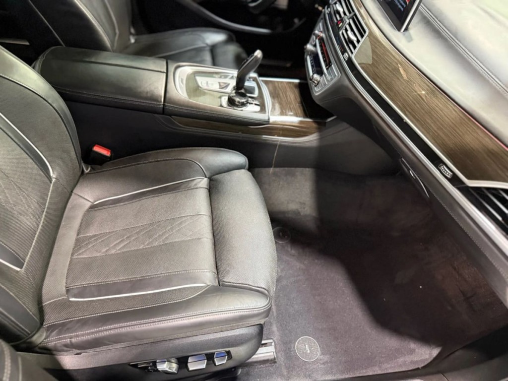2018 BMW 7 Series Image 28