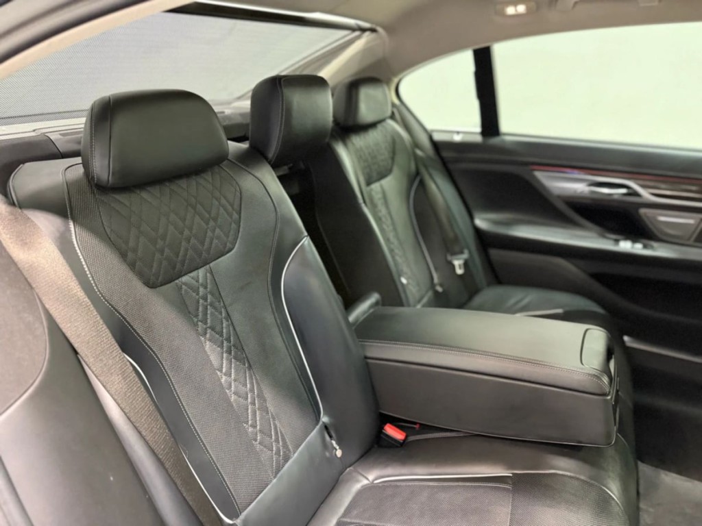 2018 BMW 7 Series Image 29