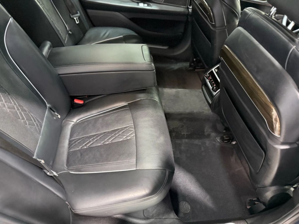 2018 BMW 7 Series Image 30