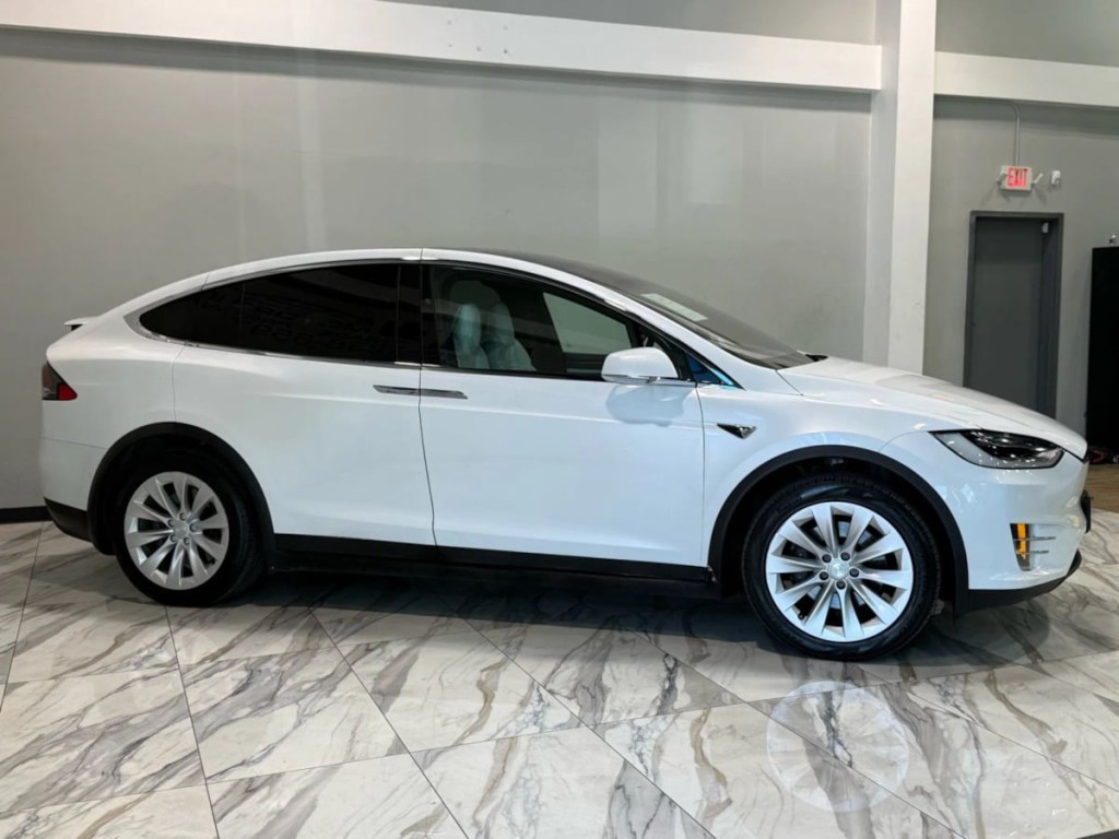 2017 Tesla Model X Image 5