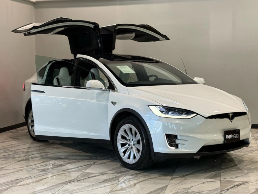 2017 Tesla Model X Image 8