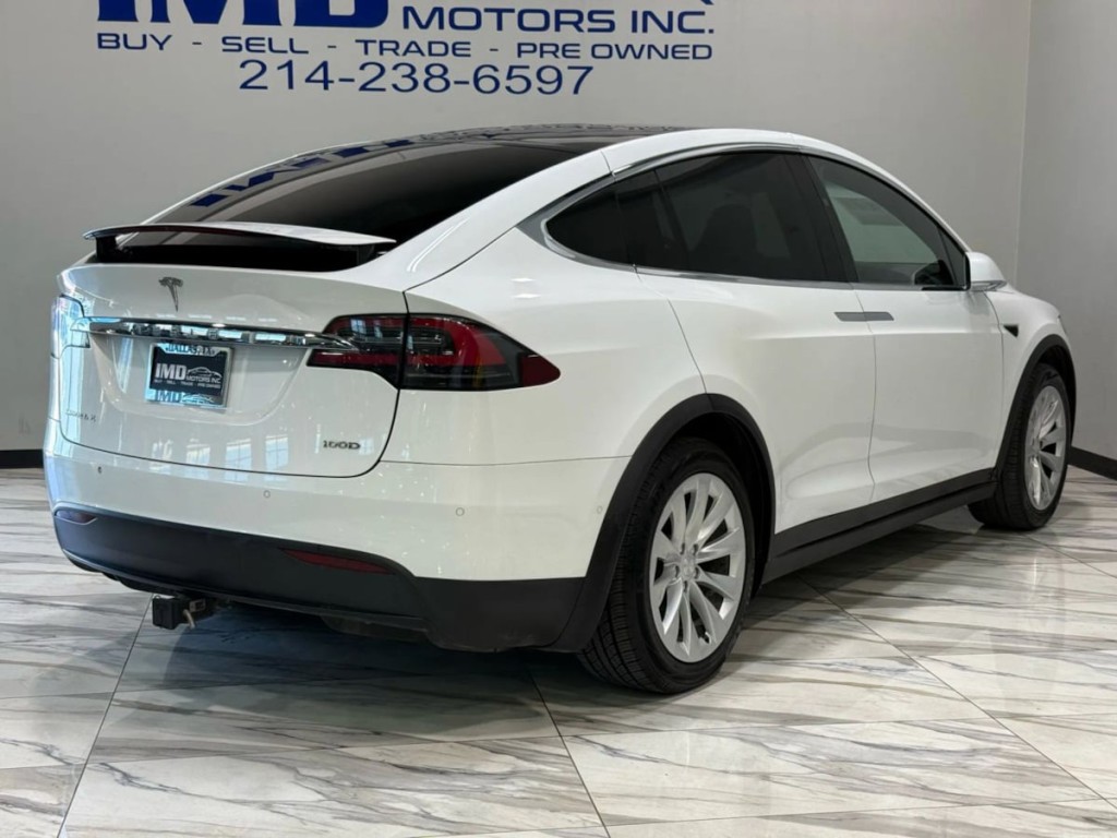 2017 Tesla Model X Image 10