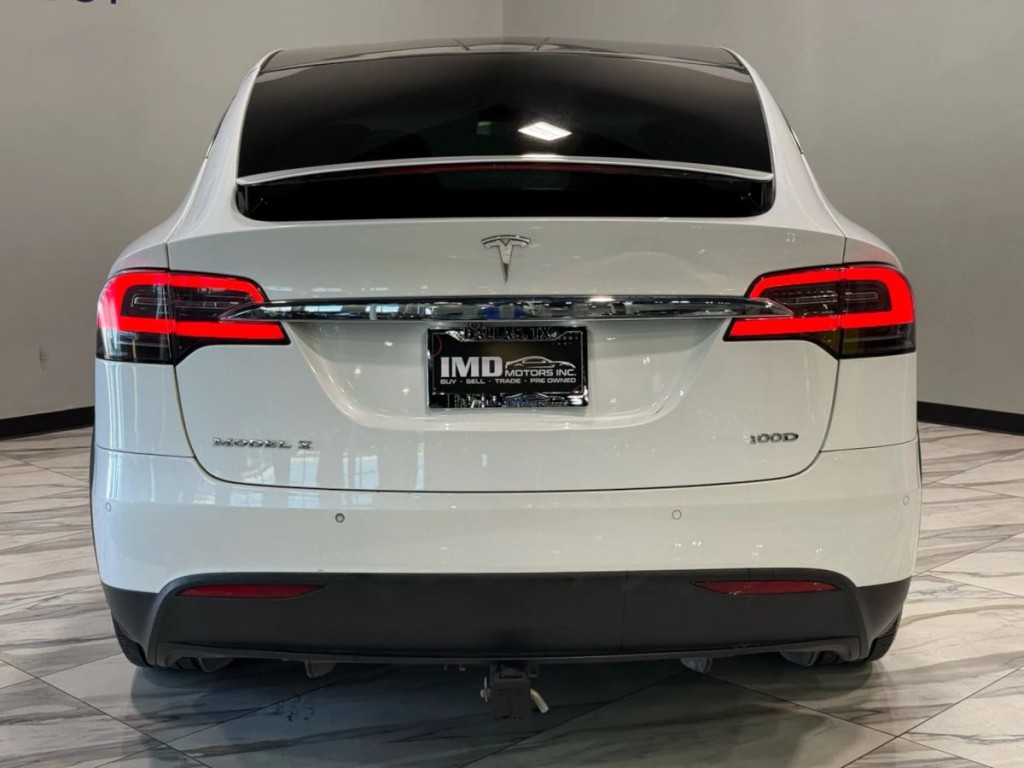 2017 Tesla Model X Image 11