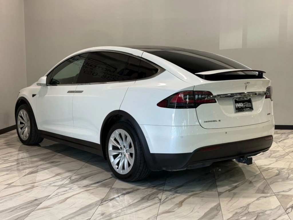 2017 Tesla Model X Image 12
