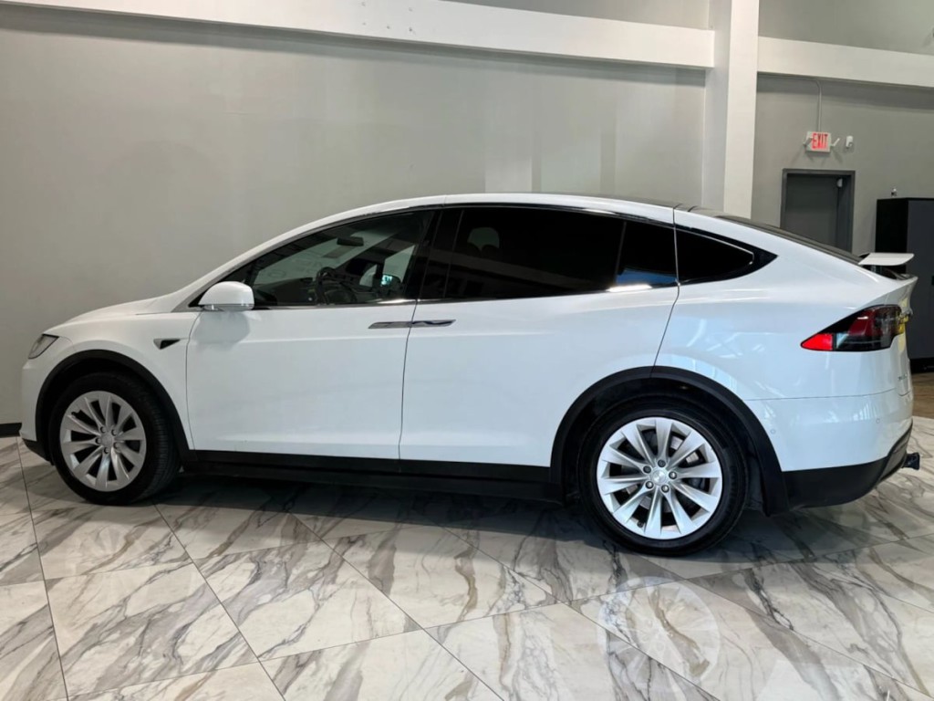 2017 Tesla Model X Image 13