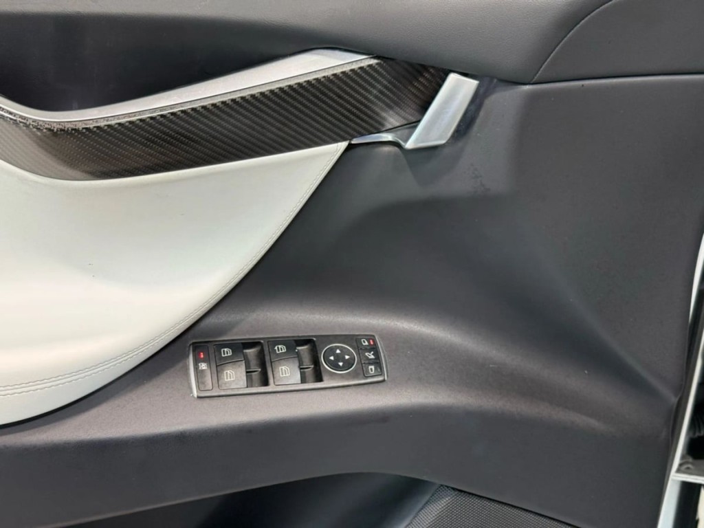 2017 Tesla Model X Image 15